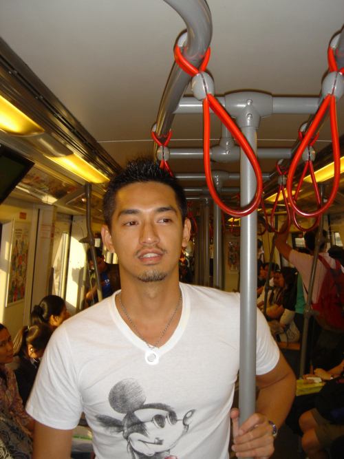 หนุ่่มเอเชียจานร้อนให้คุณ