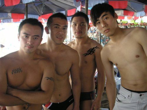 หนุ่่มเอเชียจานร้อนให้คุณ