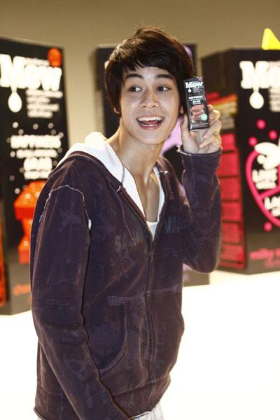 เก้าจิรายุ @ โฆษณา[ Mew] มิว นมถั่วเหลืองแนวคิดใหม่ ฉีกกฏ