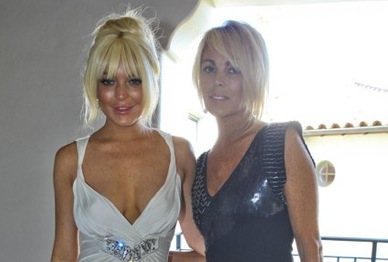 ใครเป็นแม่&hellip;ใครเป็นลูกโธ่ๆไม่น่าเลย Lindsay Lohan!!