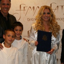 Britney ได้รับแต่งตั้งเป็นทูตวัฒนธรรมให้ประเทศฮังการี่+ช่วยเหลือผู้ป่วยมะเร็ง