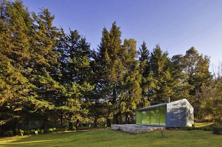 บ้านโปร่งกลางป่าMini Glass House is Big on Style & Spirit