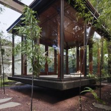 ห้องชงชาMeditation House Plans:  Floating  Glass Home