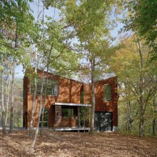 อีกหนึ่งบ้านกลางป่าที่น่าสนใจInverted Roof Architecture on Anna Lake, Virginia