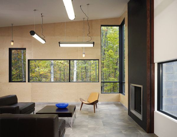 อีกหนึ่งบ้านกลางป่าที่น่าสนใจInverted Roof Architecture on Anna Lake, Virginia