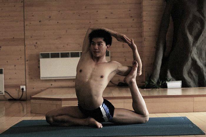 Photoshoot men album 362 : Yoga