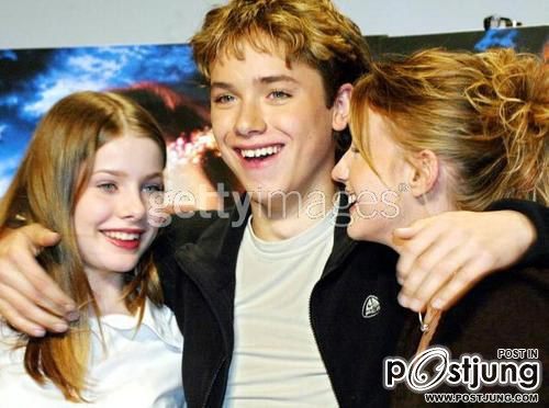 Jeremy Sumpter and Rachel Hurd-Wood