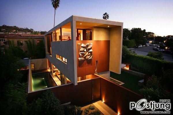 Modern California Architecture on a former brown-field site