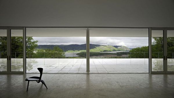 Platform House Design Overlooking Hudson River