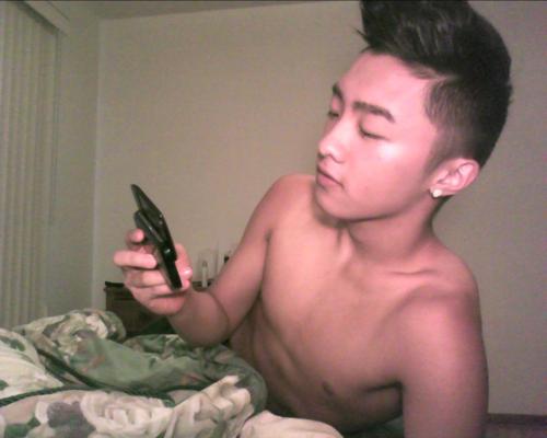 คนนี้ชื่ออะไรครับ ใครรู้บ่้าง