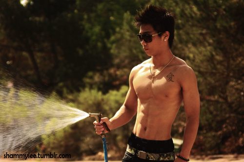 สักคนก่อนนอนมั้ยครับ