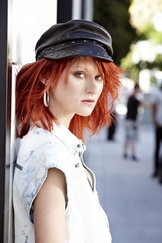 ไฮแฟชั่น ขณะเดินบนถนน โรดิโอ ไดรฟ์