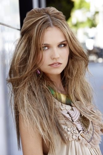 ไฮแฟชั่น ขณะเดินบนถนน โรดิโอ ไดรฟ์