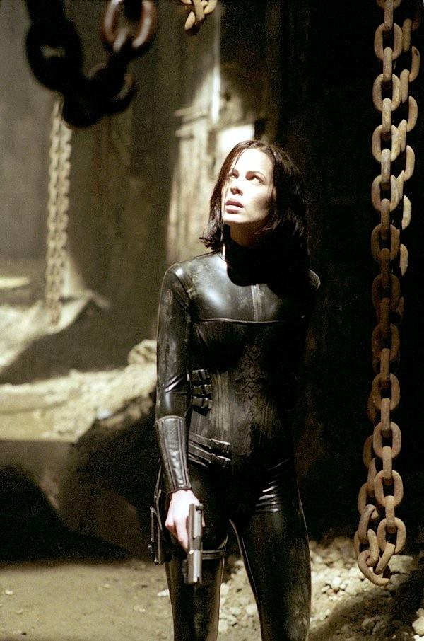 นางเอกภาพยนต์เอกชั่น Milla Jovovice & Kate Blackwincael