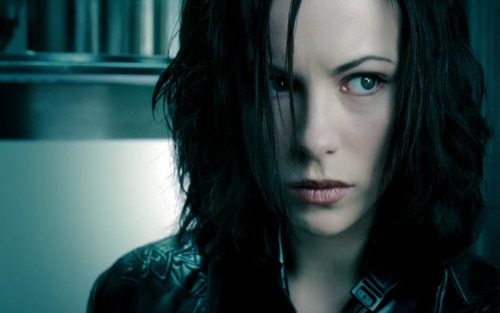 นางเอกภาพยนต์เอกชั่น Milla Jovovice & Kate Blackwincael