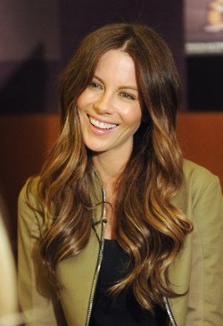 นางเอกภาพยนต์เอกชั่น Milla Jovovice & Kate Blackwincael