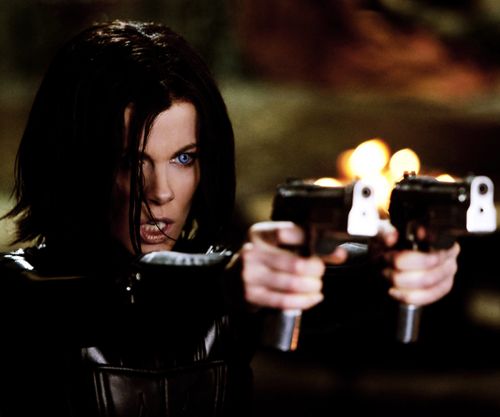 นางเอกภาพยนต์เอกชั่น Milla Jovovice & Kate Blackwincael