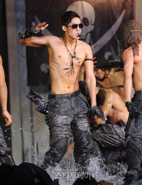 เชิญแฟนคลับมาพาตัวไปที