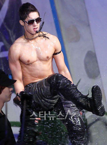 เชิญแฟนคลับมาพาตัวไปที