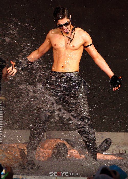 เชิญแฟนคลับมาพาตัวไปที