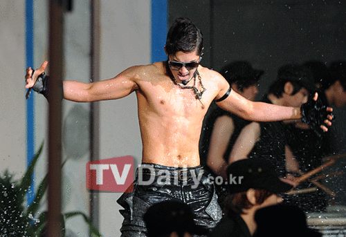 เชิญแฟนคลับมาพาตัวไปที