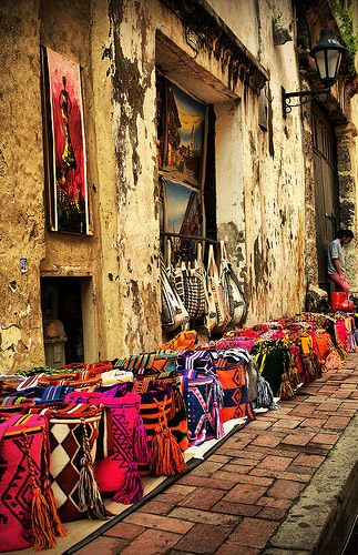 ภาพสวยๆ ของ "กำแพง ก้อนหิน ประตูและดอกไม้"