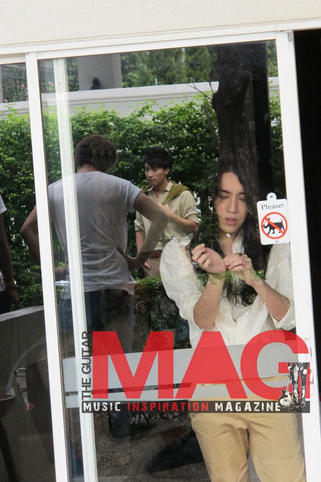 Singular เบื้องหลังถ่ายแบบนิตยสาร THE GUITAR MAG.