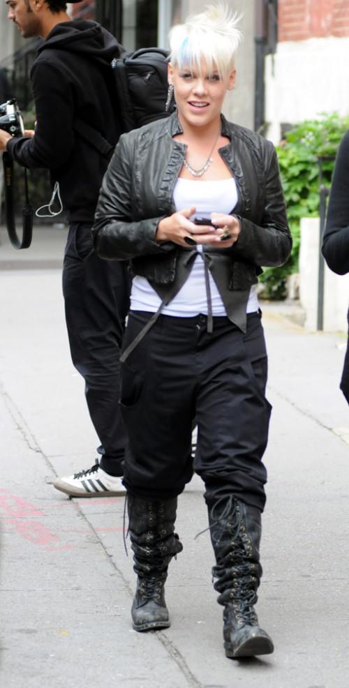 Pink ที่กองถ่ายหนังเรื่อง Thanks For Sharing