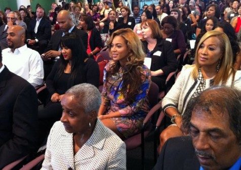 Beyonce แวะมาเยี่ยมเด็กมหาลัยทีื University Of Houston!