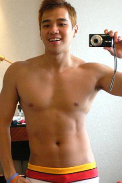 ผู่้ชายเนื้อแน่นน่ากอด