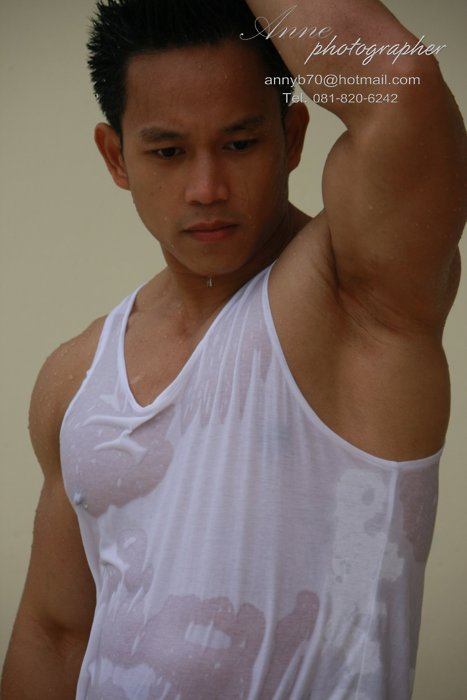 ผู่้ชายเนื้อแน่นน่ากอด