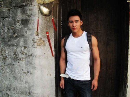 ผู่้ชายเนื้อแน่นน่ากอด