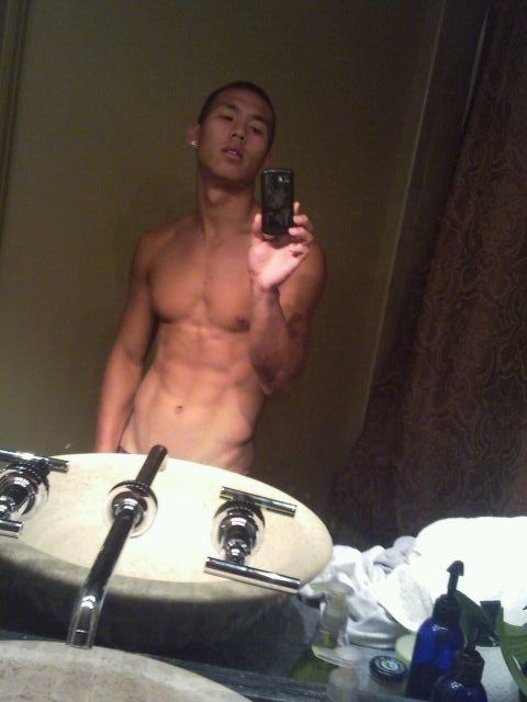 ผู่้ชายเนื้อแน่นน่ากอด