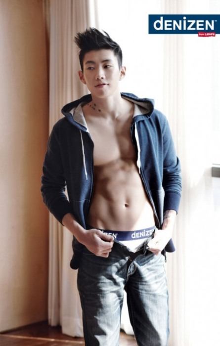 ผู่้ชายเนื้อแน่นน่ากอด