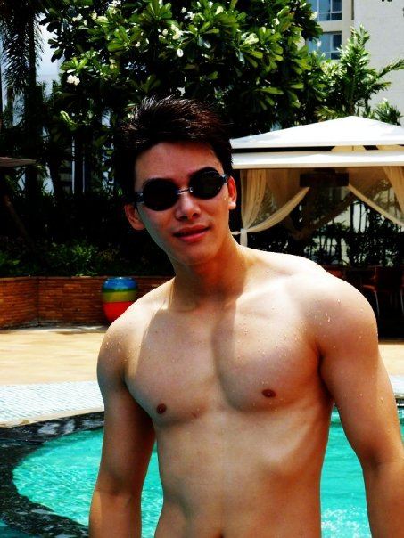 ผู่้ชายเนื้อแน่นน่ากอด