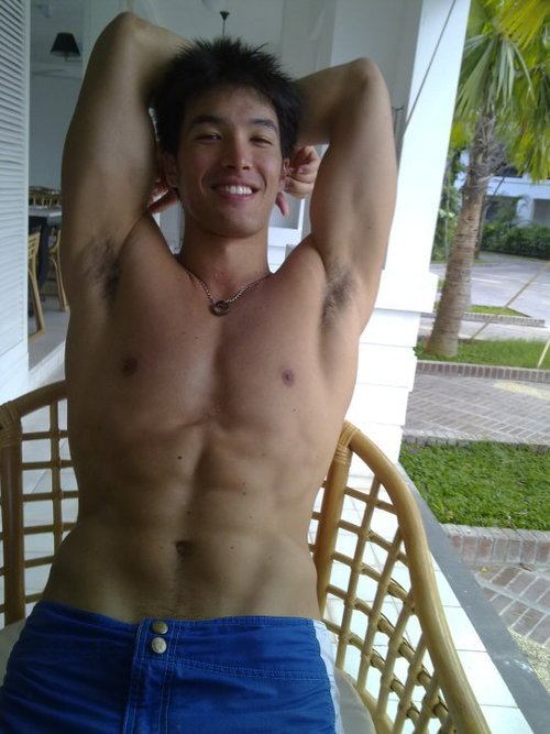 ผู่้ชายเนื้อแน่นน่ากอด