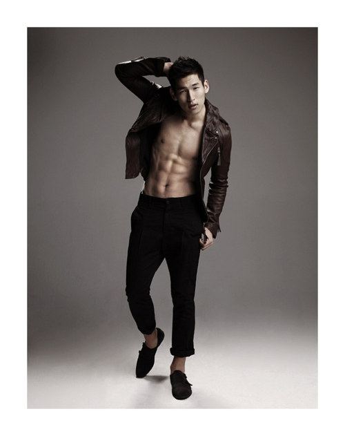 ผู่้ชายเนื้อแน่นน่ากอด