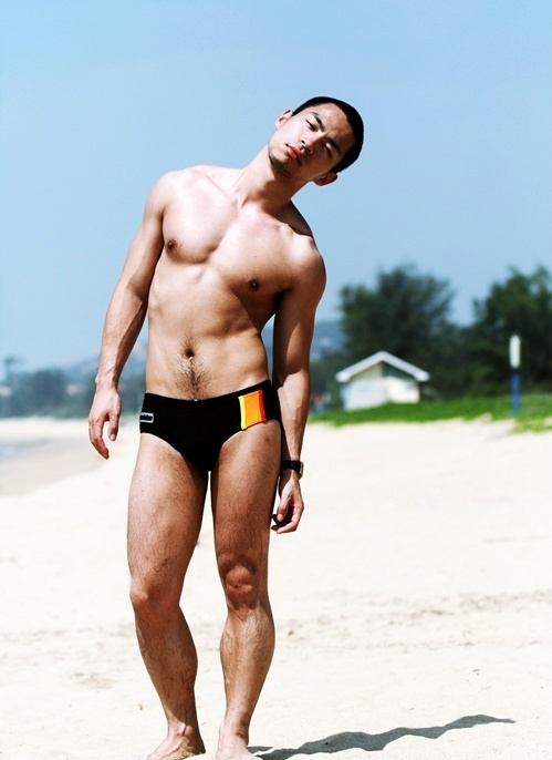 ผู่้ชายเนื้อแน่นน่ากอด