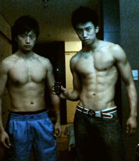 ผู่้ชายเนื้อแน่นน่ากอด