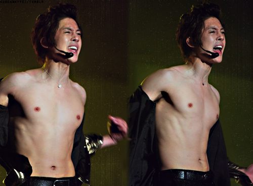 ผู่้ชายเนื้อแน่นน่ากอด