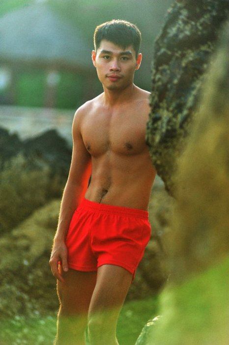 ผู่้ชายเนื้อแน่นน่ากอด