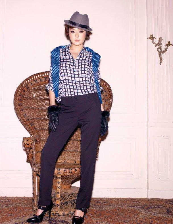 รถเมล์-คะนึงนิจ  & แก้มบุ๋ม-พิมพ์นิภา @ กุลสตรี  no.978 October 2011