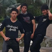 สามหนุ่มเนื้อทอง