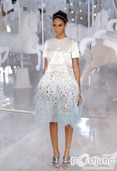 Paris Fashion Week: Louis Vuitton spring/summer 2012