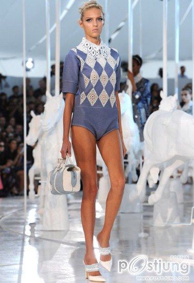 Paris Fashion Week: Louis Vuitton spring/summer 2012