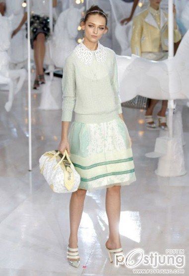 Paris Fashion Week: Louis Vuitton spring/summer 2012