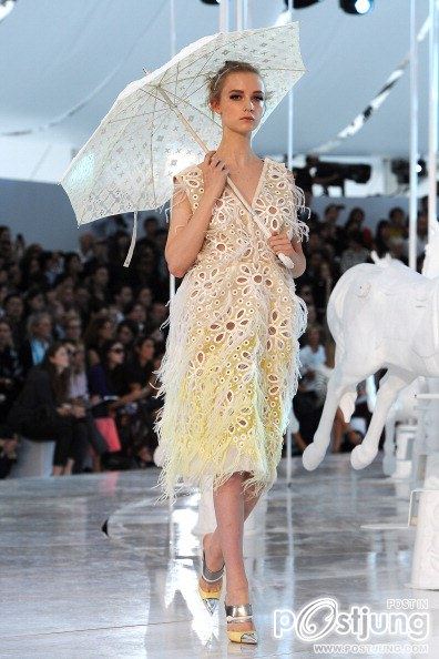 Paris Fashion Week: Louis Vuitton spring/summer 2012