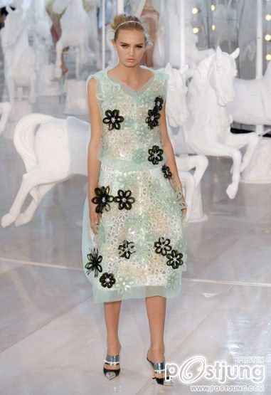 Paris Fashion Week: Louis Vuitton spring/summer 2012