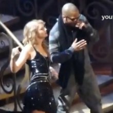 Taylor Swift และ T.I ร้องเพลง LIve Your Life ด้วยกัน!