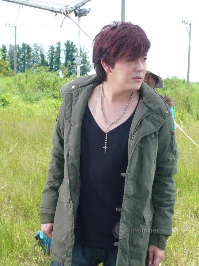 โก้-ธีรศักดิ์ ควง นุ๊ก-สุทธิดา ถ่ายMv. “เรามาร้องไห้กันเถอะ”